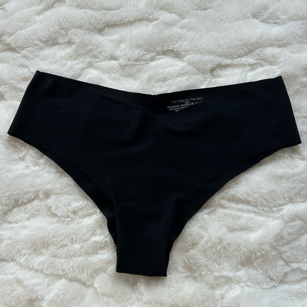 Victoria's Secret Cheeky No Show Panty M